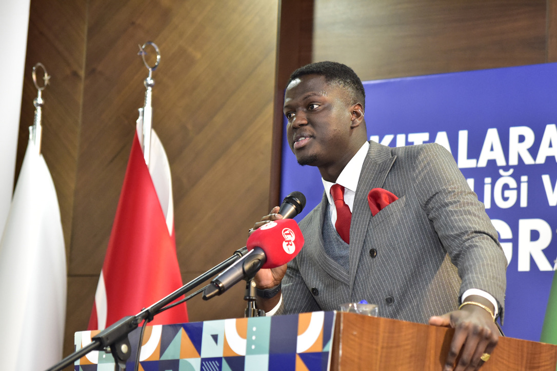 Amath Abdoul Aziz Mbaye, fondateur de Coral Consulting, prenant la parole lors d’un événement professionnel